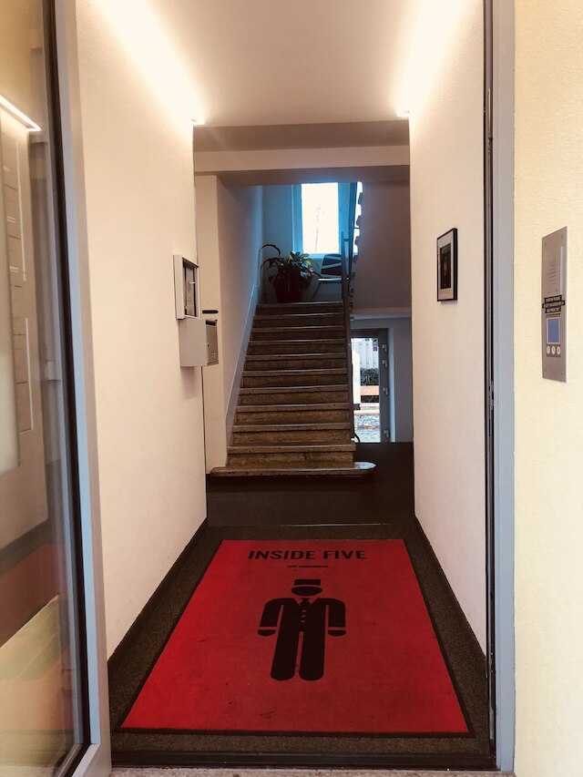 インサイド ファイブ シティ アパートメンツ