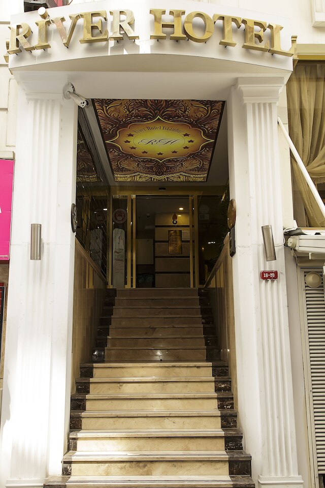 リバー ホテル