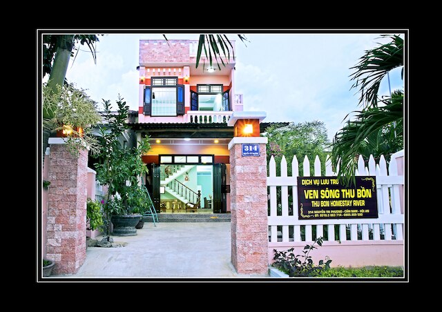 トゥボン リバーサイド ホームステイ