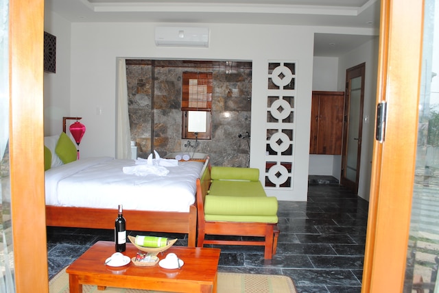 ホイアン オーサカ リバーサイド ヴィラ & スパ