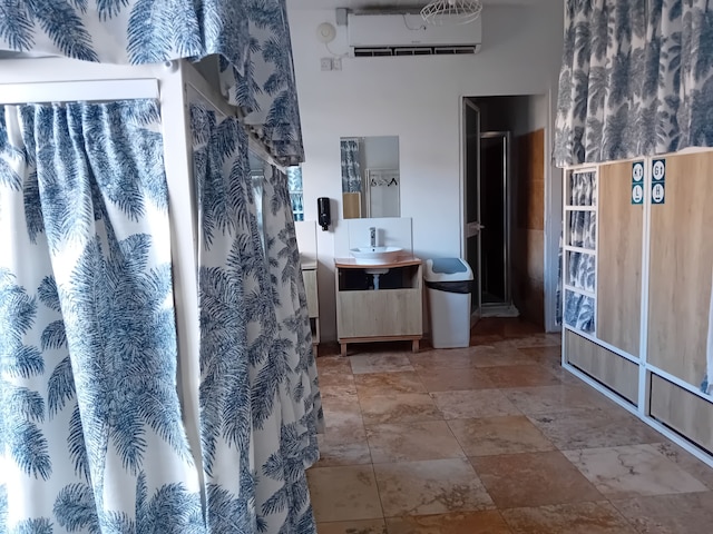 フォロー ザ サン ブティック ホステル - プール, ブレックファスト & シー ビューズ