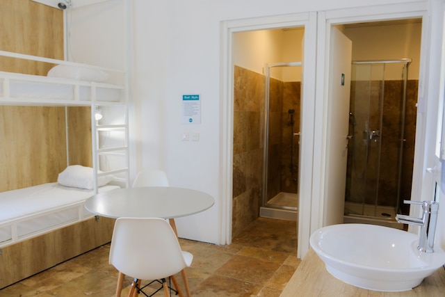 フォロー ザ サン ブティック ホステル - プール, ブレックファスト & シー ビューズ