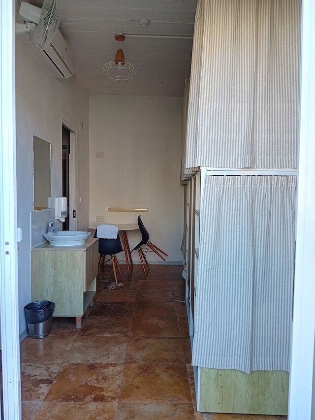 フォロー ザ サン ブティック ホステル - プール, ブレックファスト & シー ビューズ