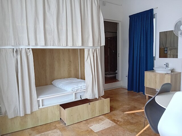 フォロー ザ サン ブティック ホステル - プール, ブレックファスト & シー ビューズ