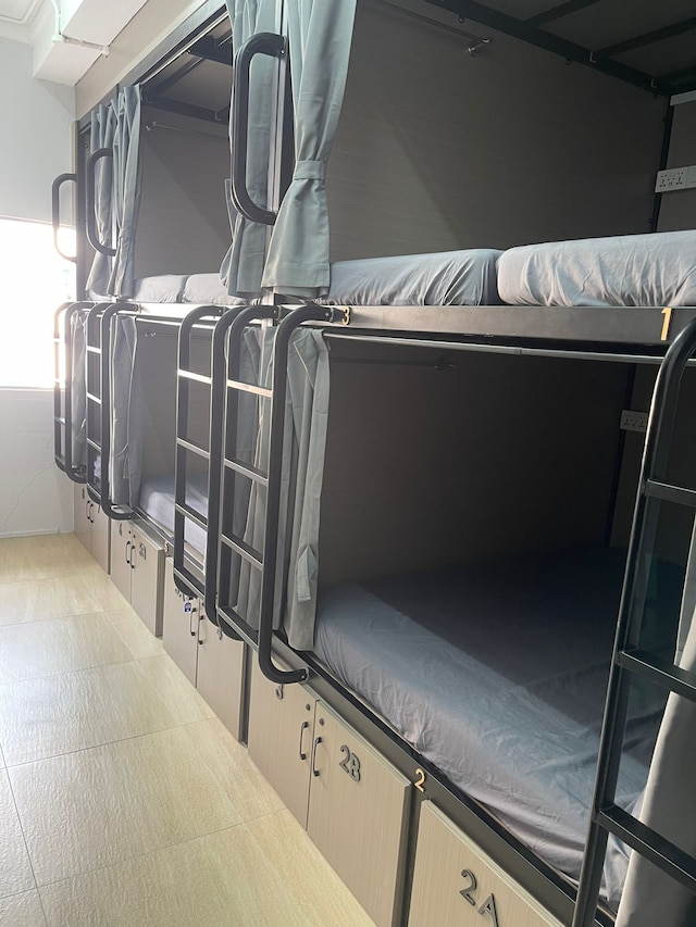 メドウズ・ホステル