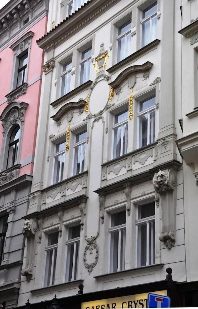 チャールズ ブリッジ プレミアム アパートメンツ