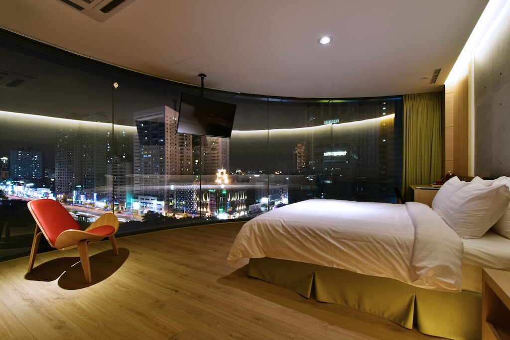 9.ホテル R14 (巨蛋旅店)