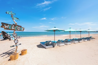 ジンバラン ベイ ビーチ リゾート & スパ