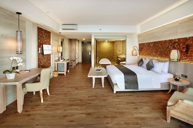 ジンバラン ベイ ビーチ リゾート & スパ