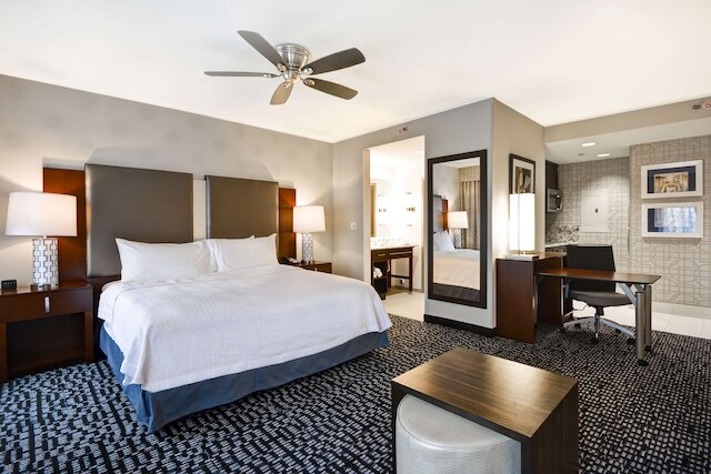 ホームウッド スイーツ バイ ヒルトン バーミンガム ダウンタウン ニア UAB