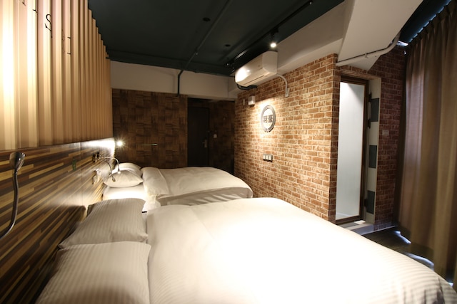 R10 エコ ホテル