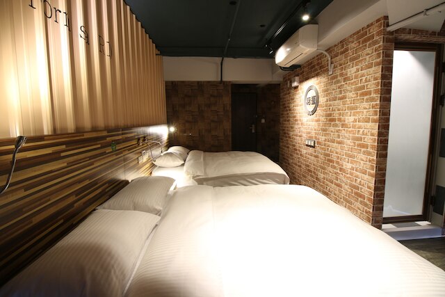 R10 エコ ホテル