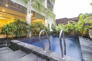 レッドドアーズ アット ベネサリ 2