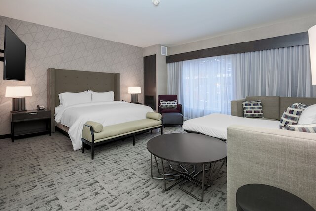 ダブルツリー バイ ヒルトン エバンズビル