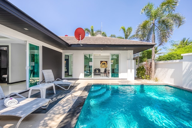 コリブリ プール ヴィラパタヤ