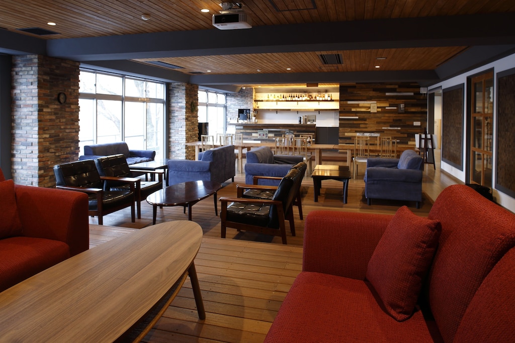 10.KYOU （きょう）BAR LOUNGE & INN