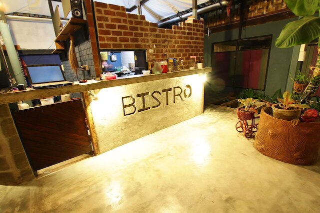 アバブ ザ シー ゲストハウス