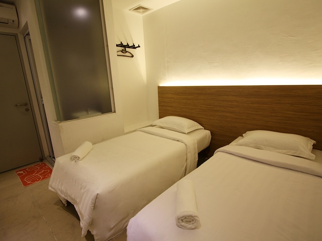 プレイス 2 ステイ - ケニャラナン