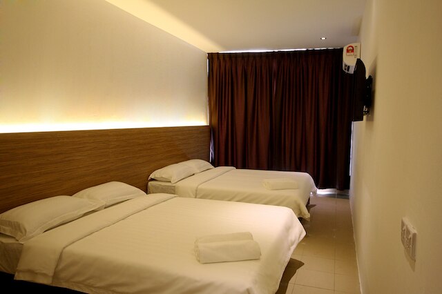 プレイス 2 ステイ - ケニャラナン