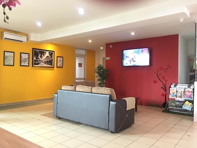 プレイス 2 ステイ - ケニャラナン