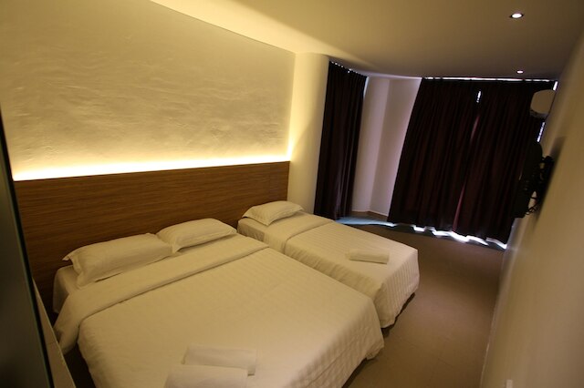 プレイス 2 ステイ - ケニャラナン