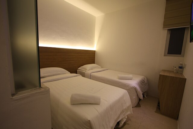 プレイス 2 ステイ - ケニャラナン