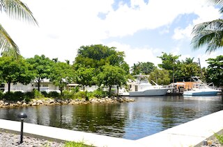 リビエラ ラグジュアリー リビング アット リバー オークス マリーナ アンド タワー