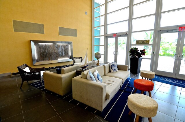 リビエラ ラグジュアリー リビング アット リバー オークス マリーナ アンド タワー