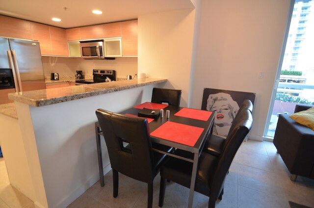 リビエラ ラグジュアリー リビング アット リバー オークス マリーナ アンド タワー