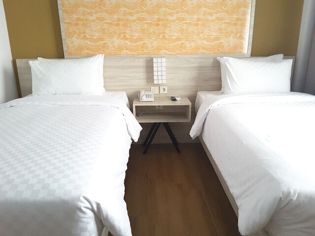 フロント ワン アクシャヤ ホテル カラワン