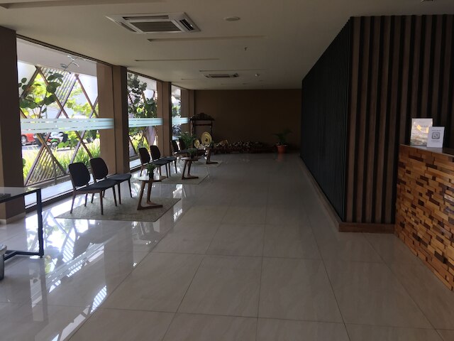 フロント ワン アクシャヤ ホテル カラワン