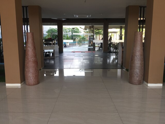 フロント ワン アクシャヤ ホテル カラワン