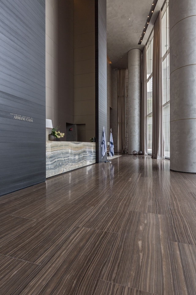 ホワイト シティ タワー