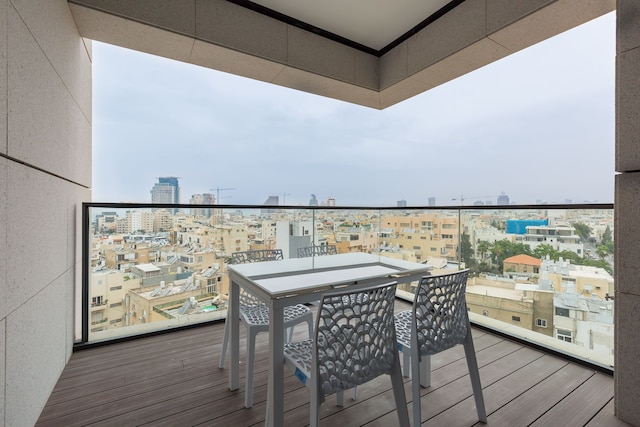 ホワイト シティ タワー