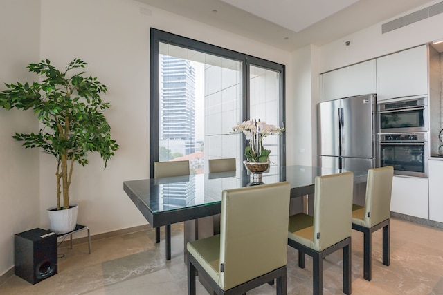 ホワイト シティ タワー