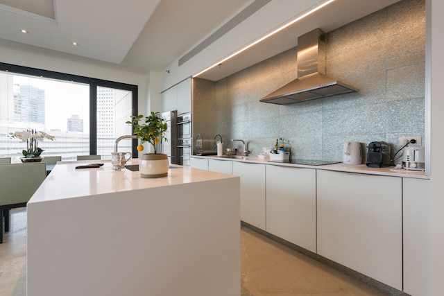 ホワイト シティ タワー