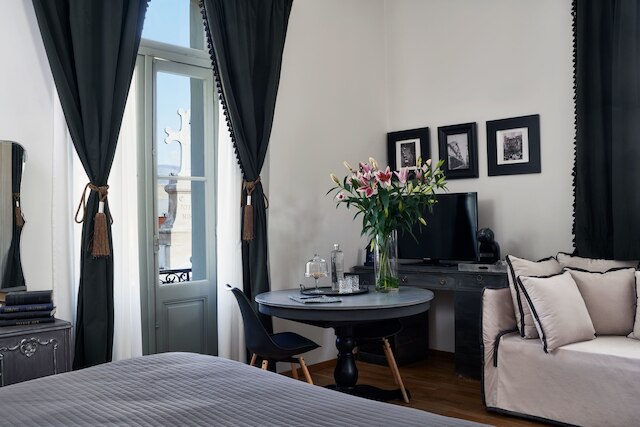 エンポリコン アテネ ホテル