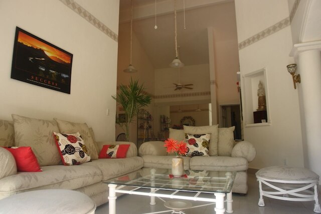 レジデンシア ロス エンカントス