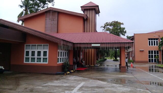 ミャンマー スポーツ ホテル