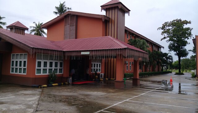 ミャンマー スポーツ ホテル