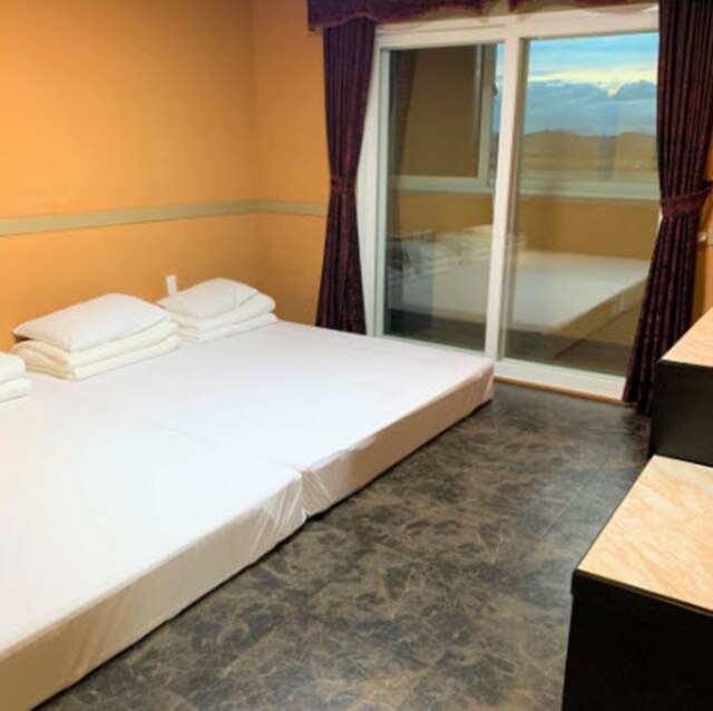 シラ ファミリー ホテル