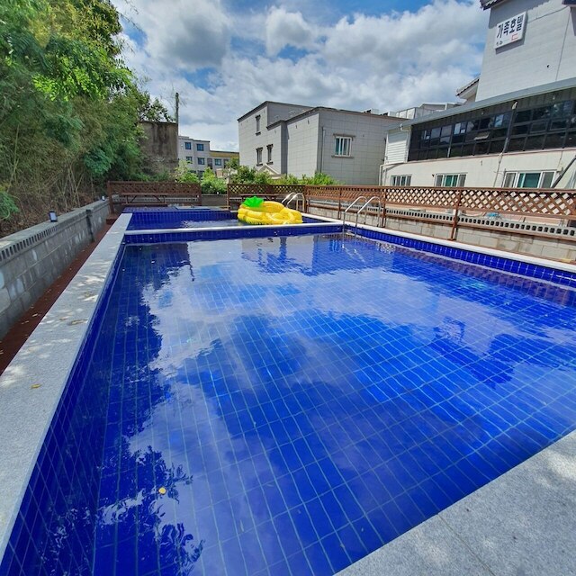 シラ ファミリー ホテル