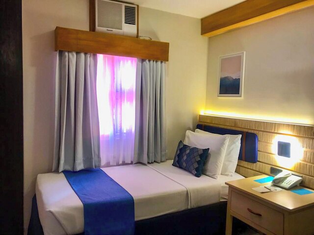 セブ アンクル トムズ キャビン ホテル パワード バイ ココテル