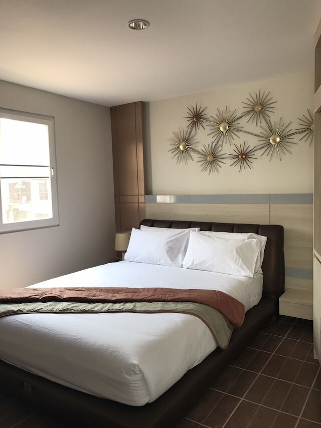 スリーナ ホテル