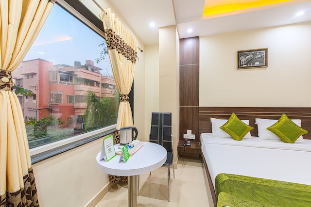 ツリーボー グローブ インターナショナル ニア カリガート マンディル