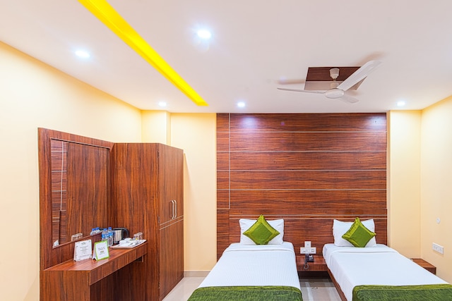 ツリーボー グローブ インターナショナル ニア カリガート マンディル