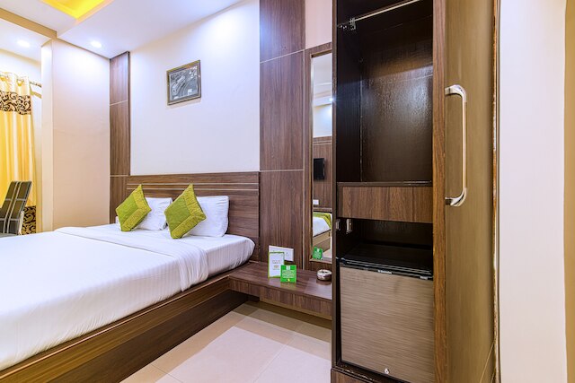 ツリーボー グローブ インターナショナル ニア カリガート マンディル