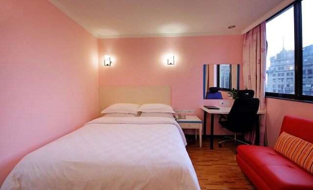 LN ホワイト ハウス ホテル