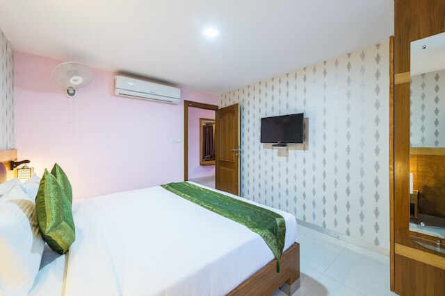 トリーボ アクシャヤ ラルバーグ イン