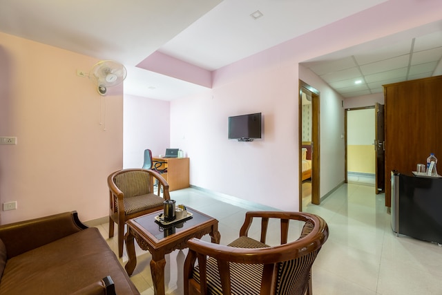 トリーボ アクシャヤ ラルバーグ イン